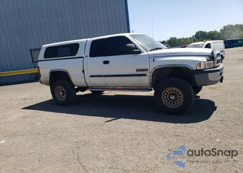 2001 Dodge Ram 2500 z USA, uszkodzony, nr VIN 3B7KF23611G700027